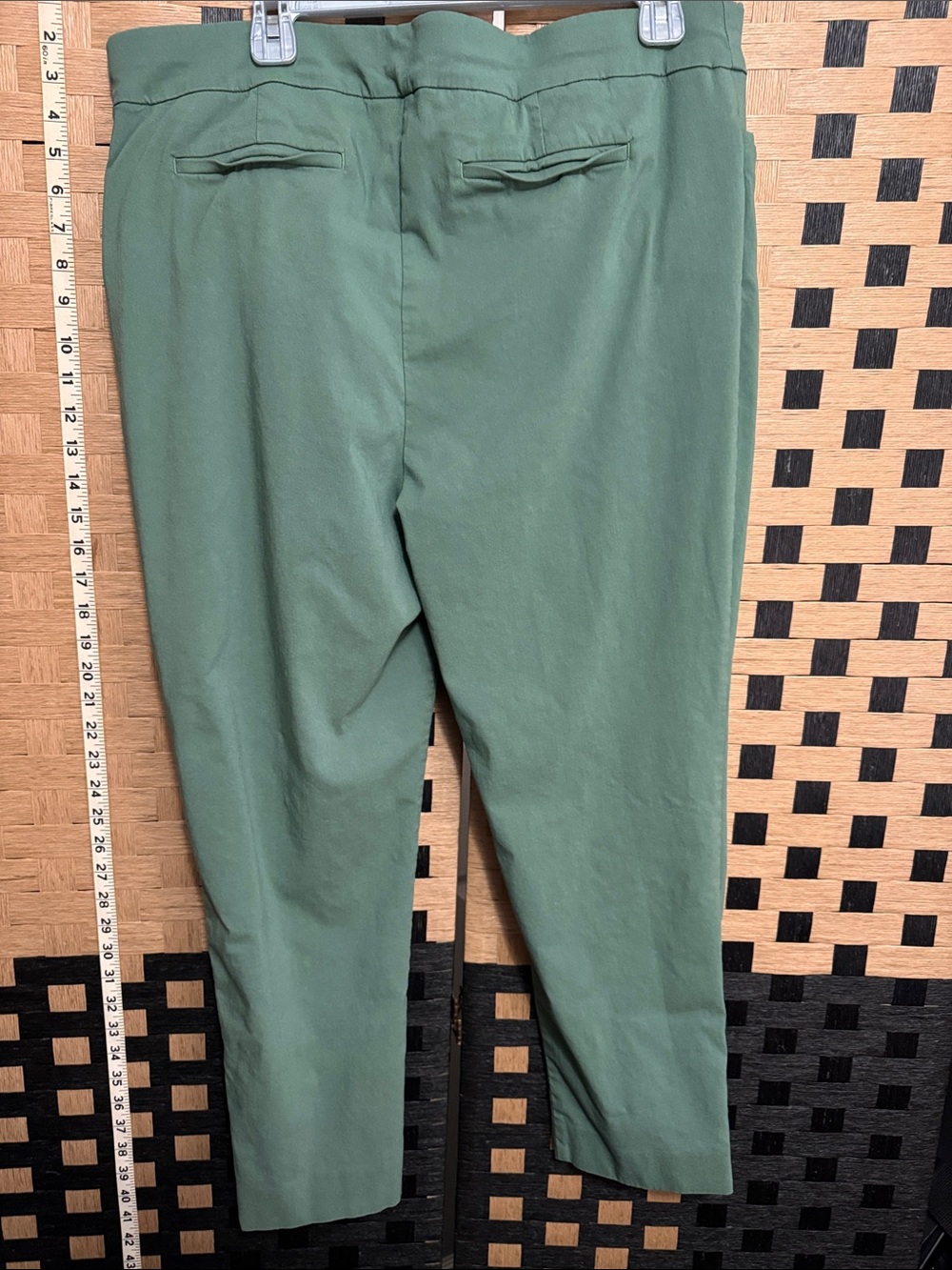 Chico's Olive Green Cropped Pull-On Pants - Picture 3 of 4